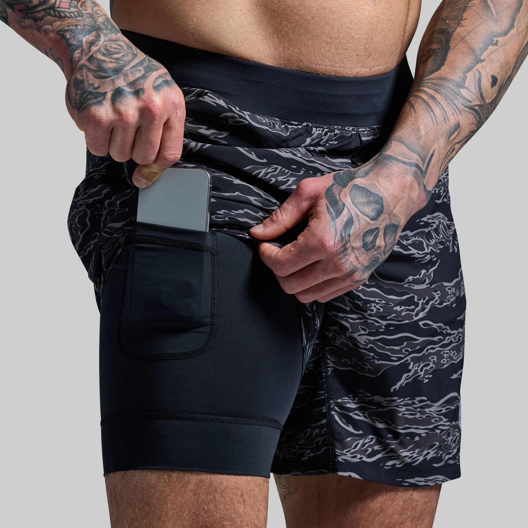 Versatile Short w/ Compression 7" (Night Tiger) - Image 2