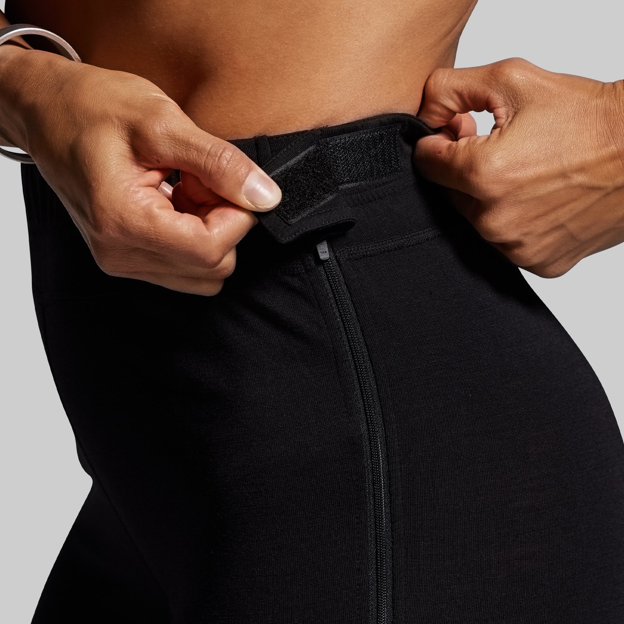 Women's Ridgeline Merino Full Zip Bottom 240 (Black) - Image 5